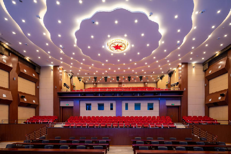 东校区学术报告厅.png