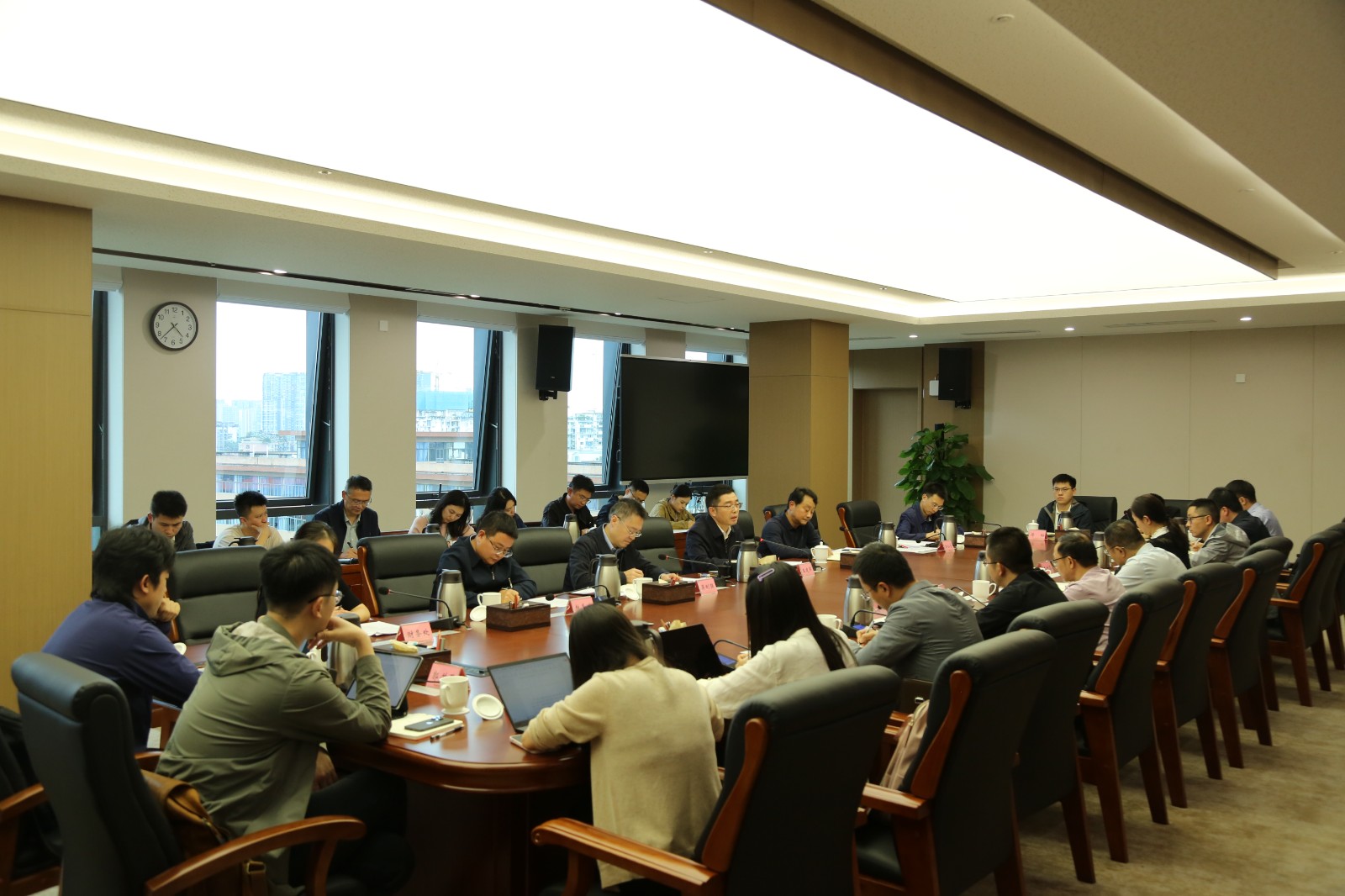 座谈会.jpg